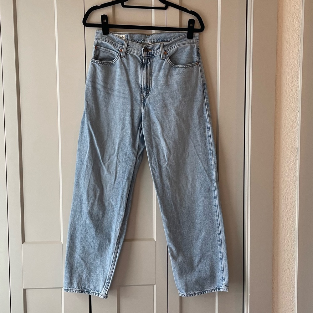 Levi boyfriend size 28 light wash